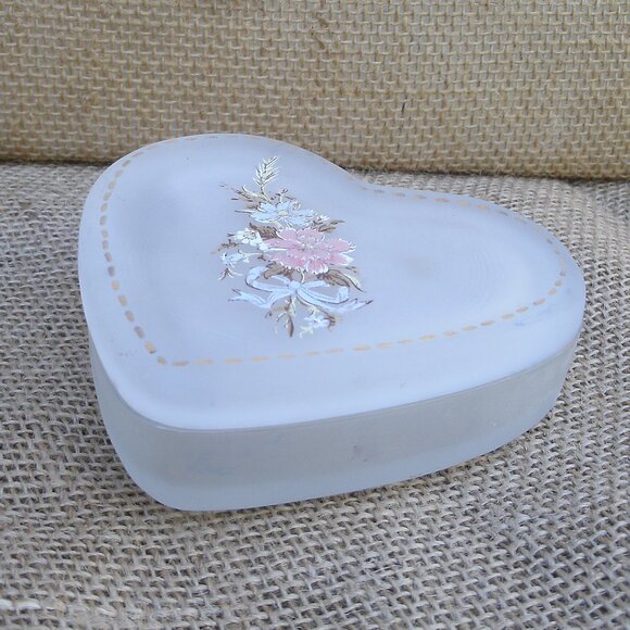 Vintage Viking Glass Floral Heart Trinket Box - Picture 16 of 16